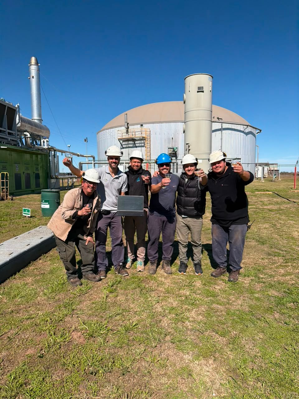 Equipo de AutoLink Solutions implementando IA industrial en planta